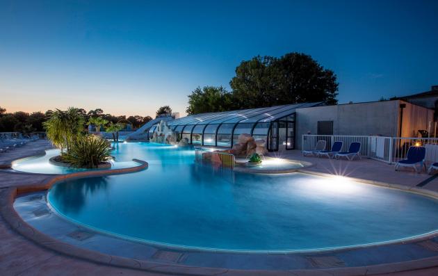 piscine chauffe et couvert du camping