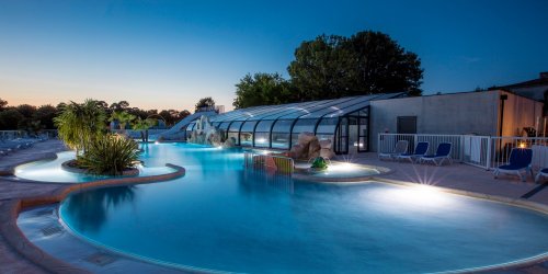 piscine chauffée et couvert du camping